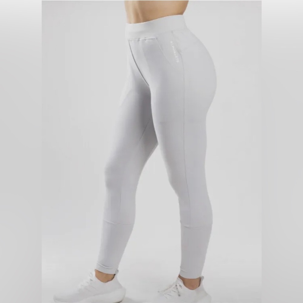 Alphalete fitted adjustable jogger w/ pockets